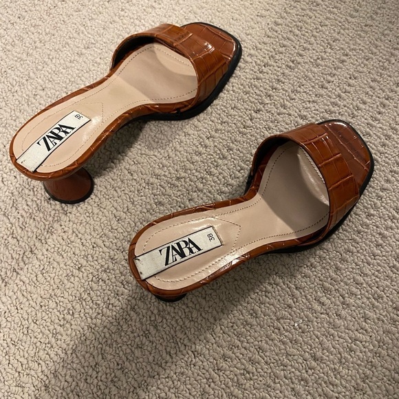 Zara Brown  Slipper Heels - Picture 3 of 3